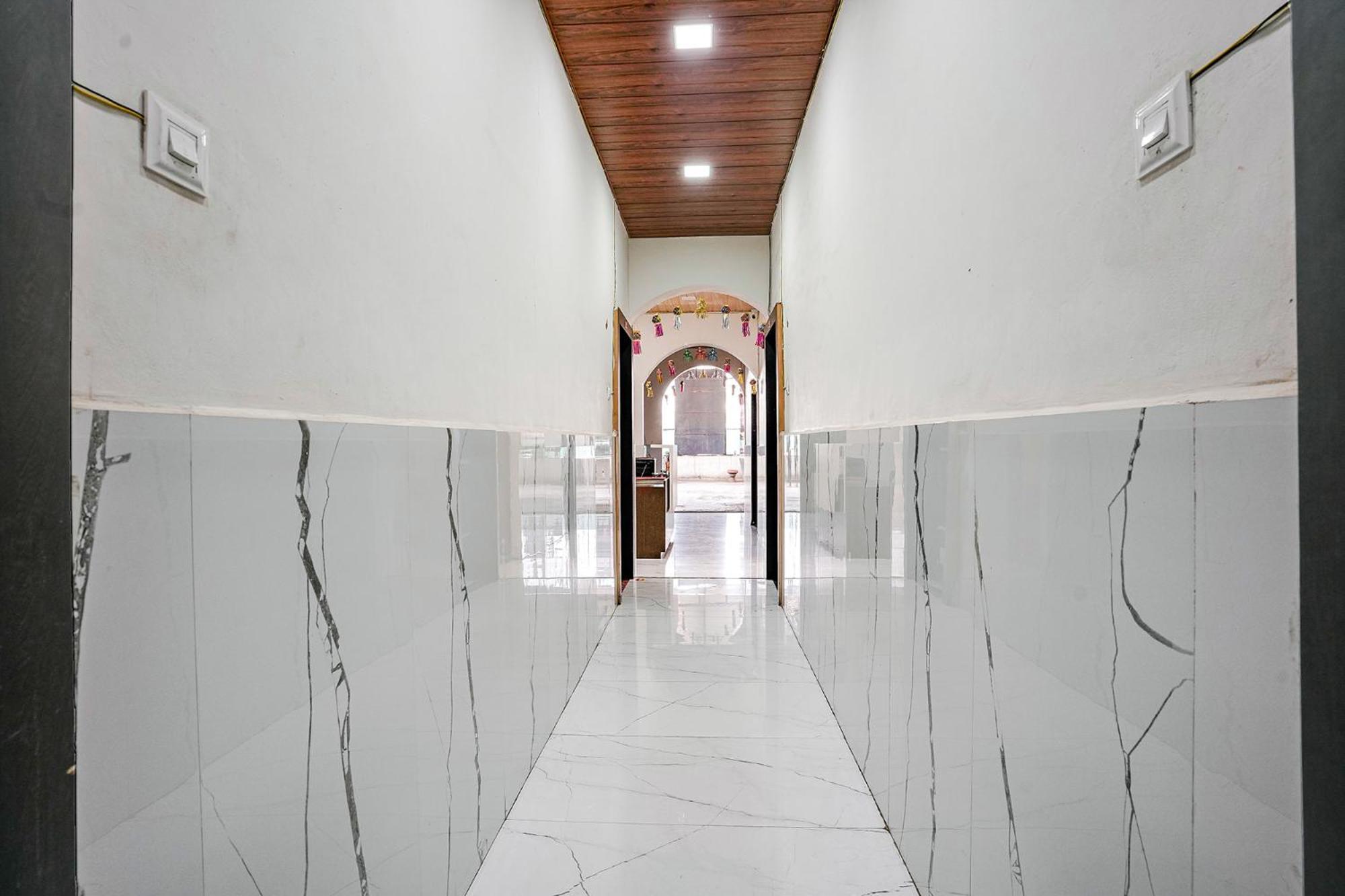 Fabexpress Sai Lodging I - Nr Nashik Railway Station エクステリア 写真